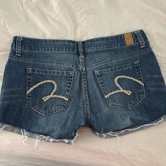 Maurice’s Denim Blue Women's Shorts size 9/10 - Picture 2 of 3